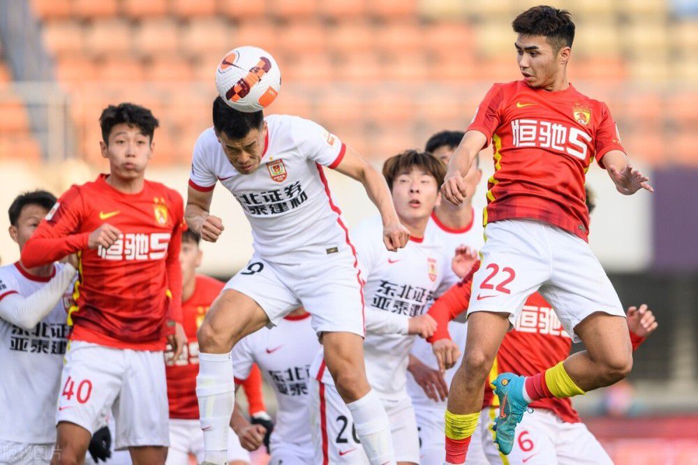 战报　CBA赛事综述新疆6人上双112-99送吉林8连败；浙江94-81轻取宁波；上海拒绝逆转101-99战胜江苏；深圳115-108逆转战胜广州；辽宁111-108险胜山东迎11连胜。